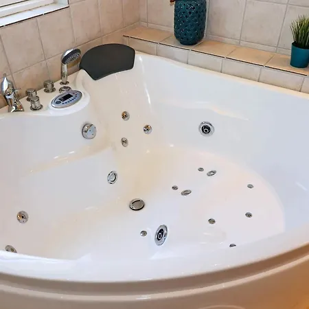 Holiday home 6 Person Holiday Home In Hadsund *